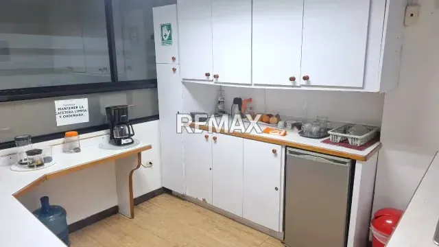 Se Alquila oficina de 105,99 mts2 en la Las Delicias - 8