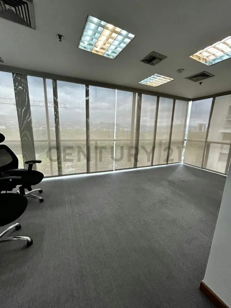 RCh - Alquiler de Oficina en Santa Eduvigis, Torre Poliprima - 4