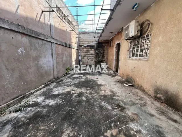 Galpón Comercial Ubicado En El Sector Amparó - 3