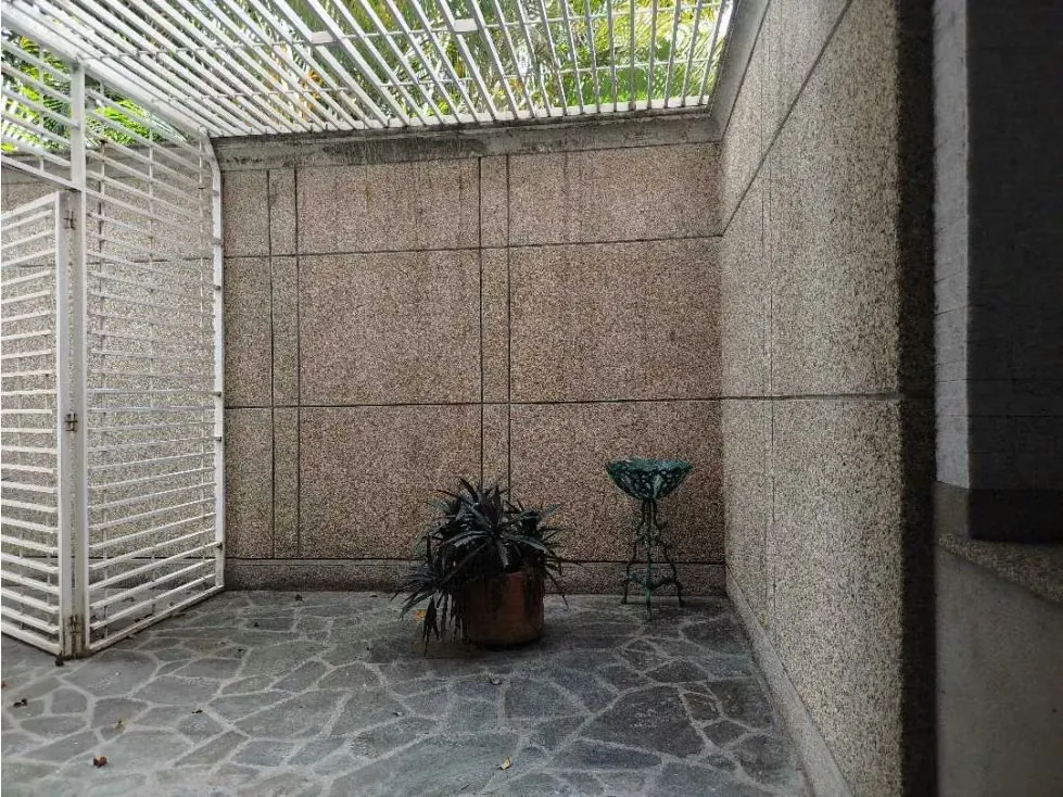 En Venta Edificio y Casa con terreno 2.547M2 en total La Floresta - 22