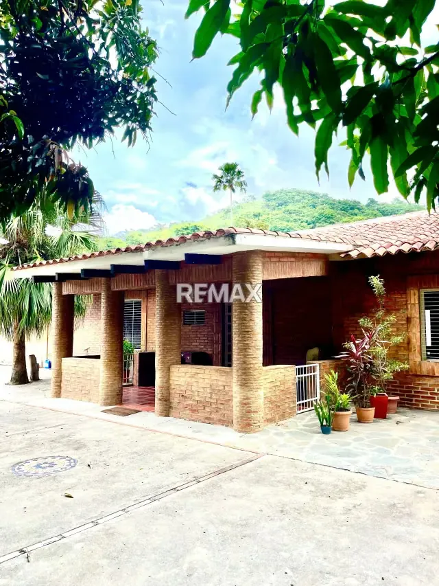 CASA EN VENTA URBANIZACION COLINAS DE GUATAPARO DE UNA SOLA PLANTA - 2