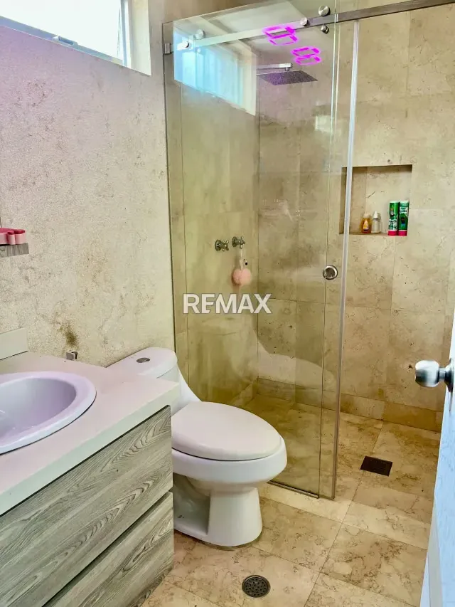 CASA EN VENTA URBANIZACION COLINAS DE GUATAPARO DE UNA SOLA PLANTA - 6