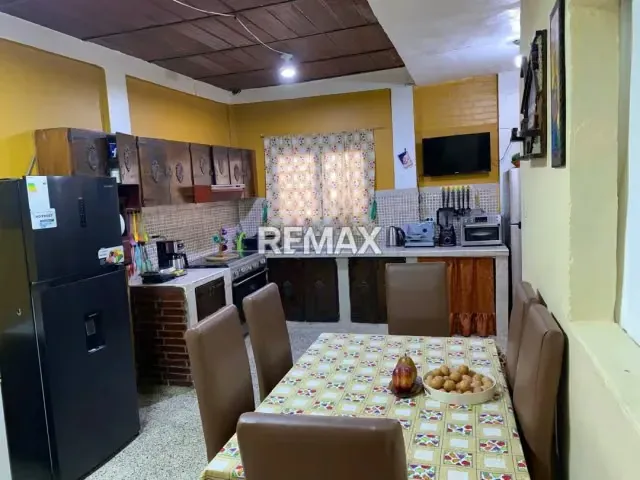 CASA EN VENTA EN AV. SUCRE, CATIA CARACAS - 4