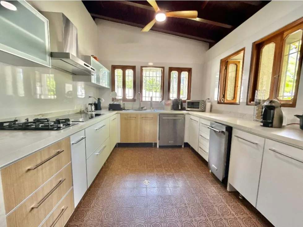 Se vende/alquila casa 1018 m2 Los Chorros - 22