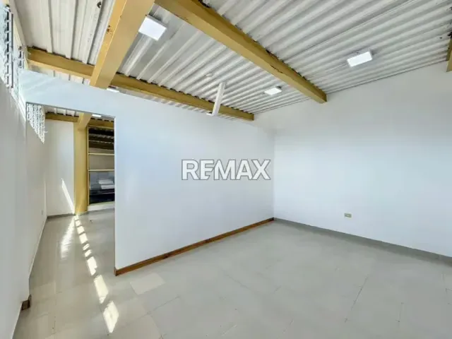 VENTA DE LOCAL COMERCIAL EN C.C BOULEVARD LOS MANGOS - 5
