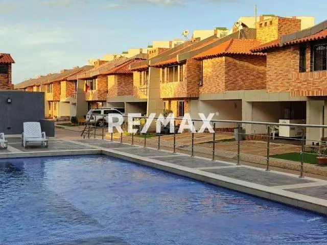 EXCLUSIVO TOWN HOUSE EN COSTA AZUL EN VENTA, CONFORT Y UBICACION PRIVILEGIADA Townhouse en conjunto residencial El Ingenio - Isla de Margarita - 2