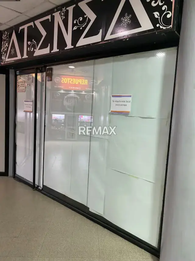 LOCAL COMERCIAL EN GALERIAS PARAISO EN ESQUINA DE ALTA VISIBILIDAD