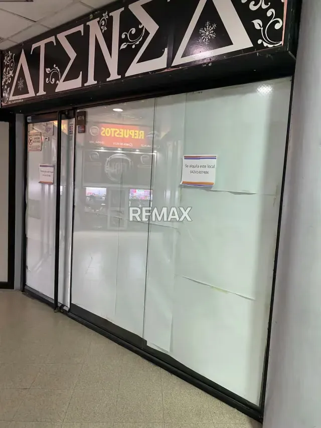 LOCAL COMERCIAL EN GALERIAS PARAISO EN ESQUINA DE ALTA VISIBILIDAD