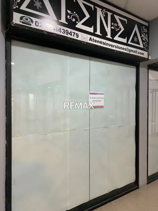 LOCAL COMERCIAL EN GALERIAS PARAISO EN ESQUINA DE ALTA VISIBILIDAD - 2