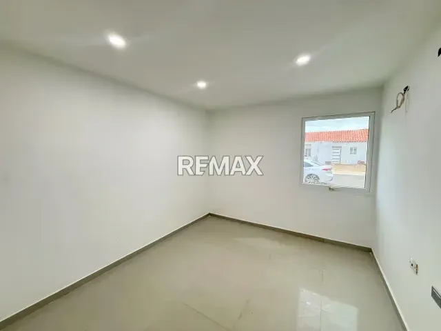 Moderna casa en venta. Brisas de Paraguana - 2