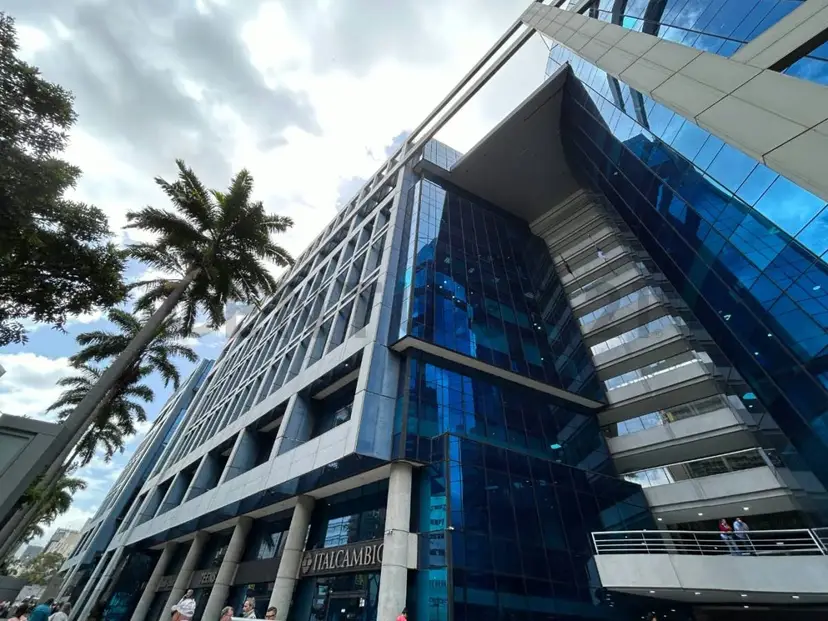 Venta: Oficina Corporativa de 576m² en Centro Lido, Caracas