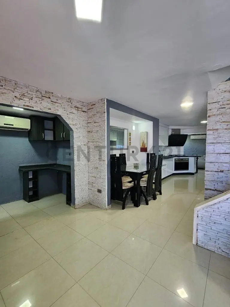 Se alquila Townhouse