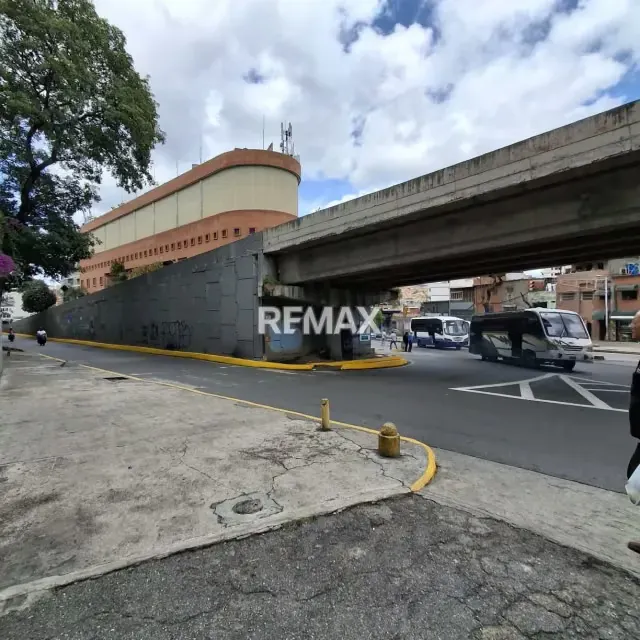 Venta Local Comercial Las Acacias a Pie de Calle 150m2 - 16