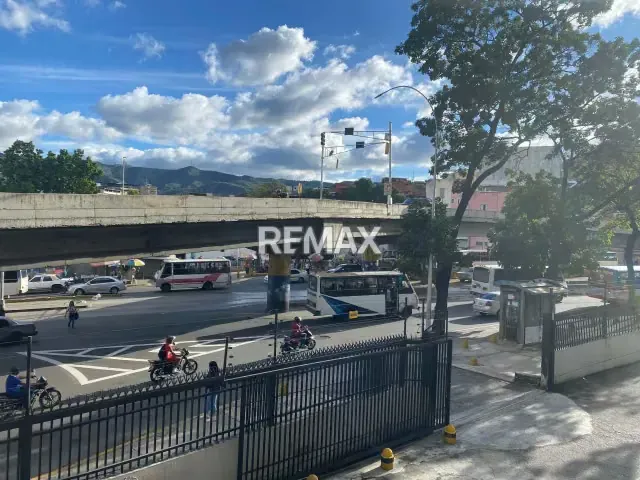 Venta Local Comercial Las Acacias a Pie de Calle 150m2 - 2