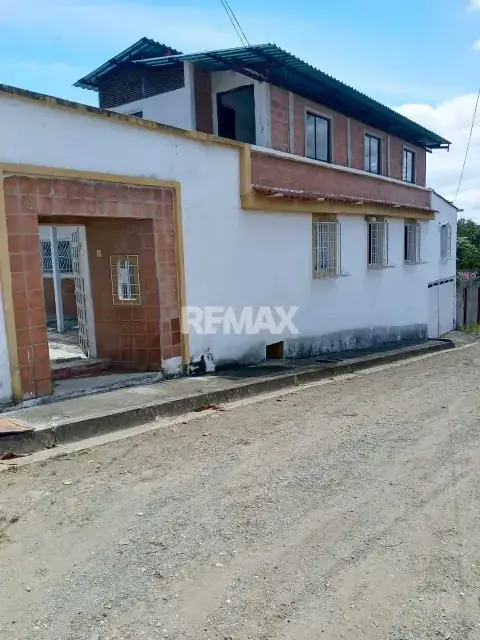 VENTA DE CASA EN LA URBANIZACIÓN GRAN CHAPARRAL