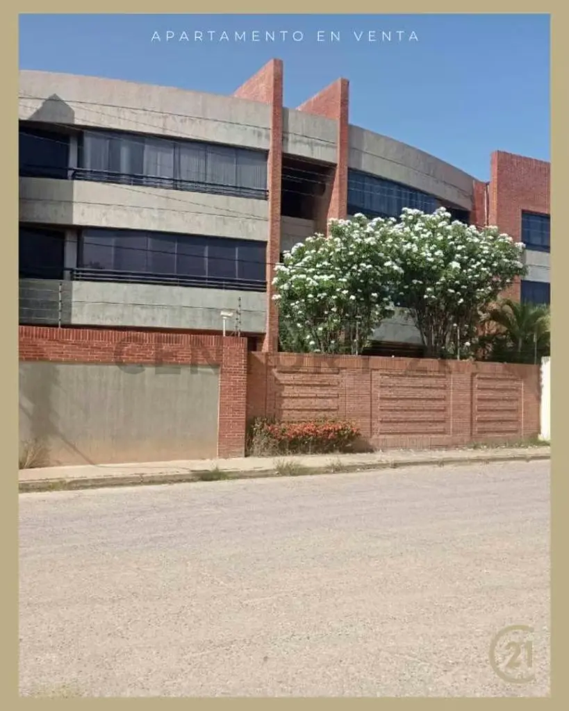 Apartamento con buenos acabados en urbanismo exclusivo - 2