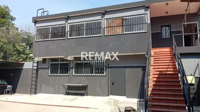 Local Comercial con Oficinas en Alquiler
