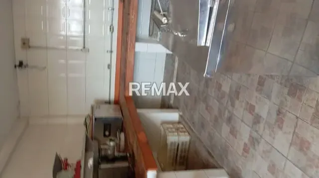 Local Comercial con Oficinas en Alquiler - 13