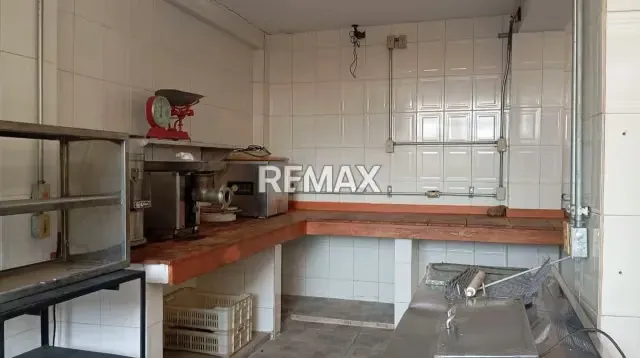 Local Comercial con Oficinas en Alquiler - 14