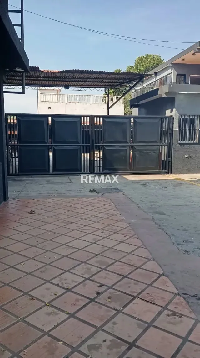 Local Comercial con Oficinas en Alquiler - 17