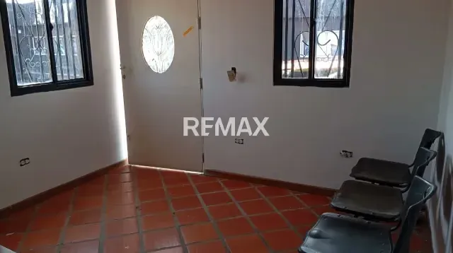 Local Comercial con Oficinas en Alquiler - 5