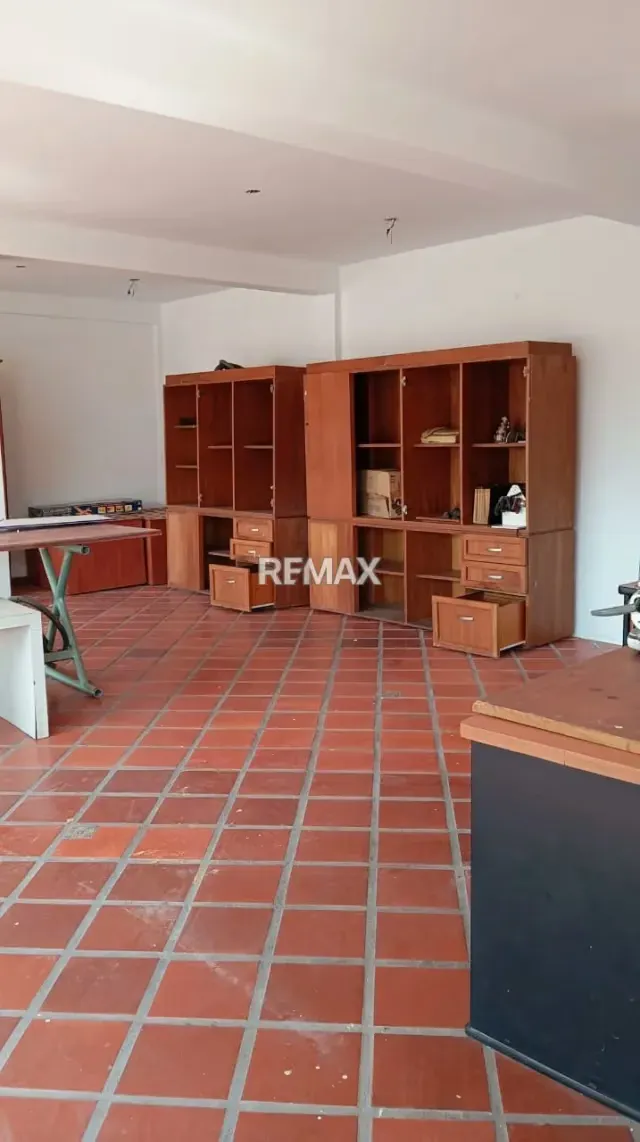 Local Comercial con Oficinas en Alquiler - 6