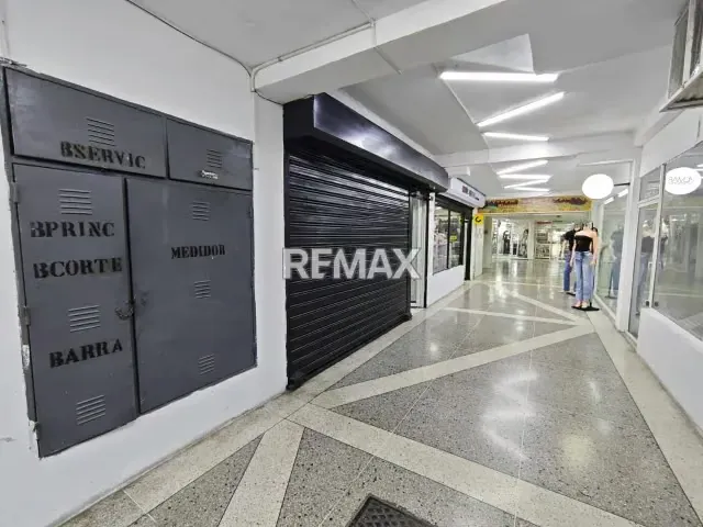 LOCAL EN VENTA UBICADO EN LA CARRERA 19 ENTRE CALLES 22 Y 23 - 6