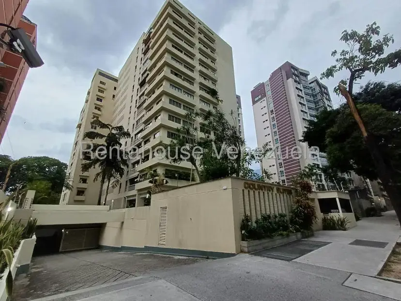 Apartamento (1 Nivel) en Alquiler en Campo Alegre, Distrito Metropolitano