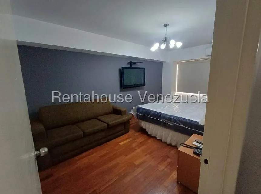 Apartamento (1 Nivel) en Alquiler en Campo Alegre, Distrito Metropolitano - 92