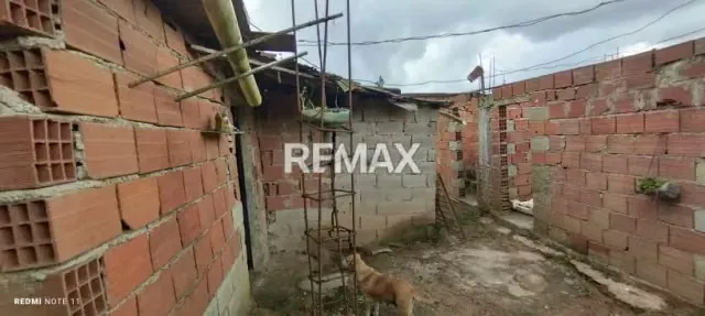 Tu Nuevo Comienzo con Vista y Potencial en Urbanización Luis Hurtado Caracas - 2