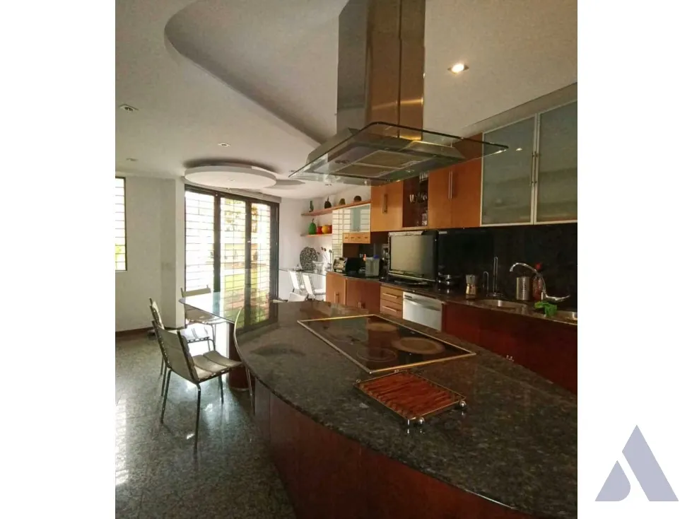 Vendo PB dúplex 600m2 Los Samanes 1504 - 24