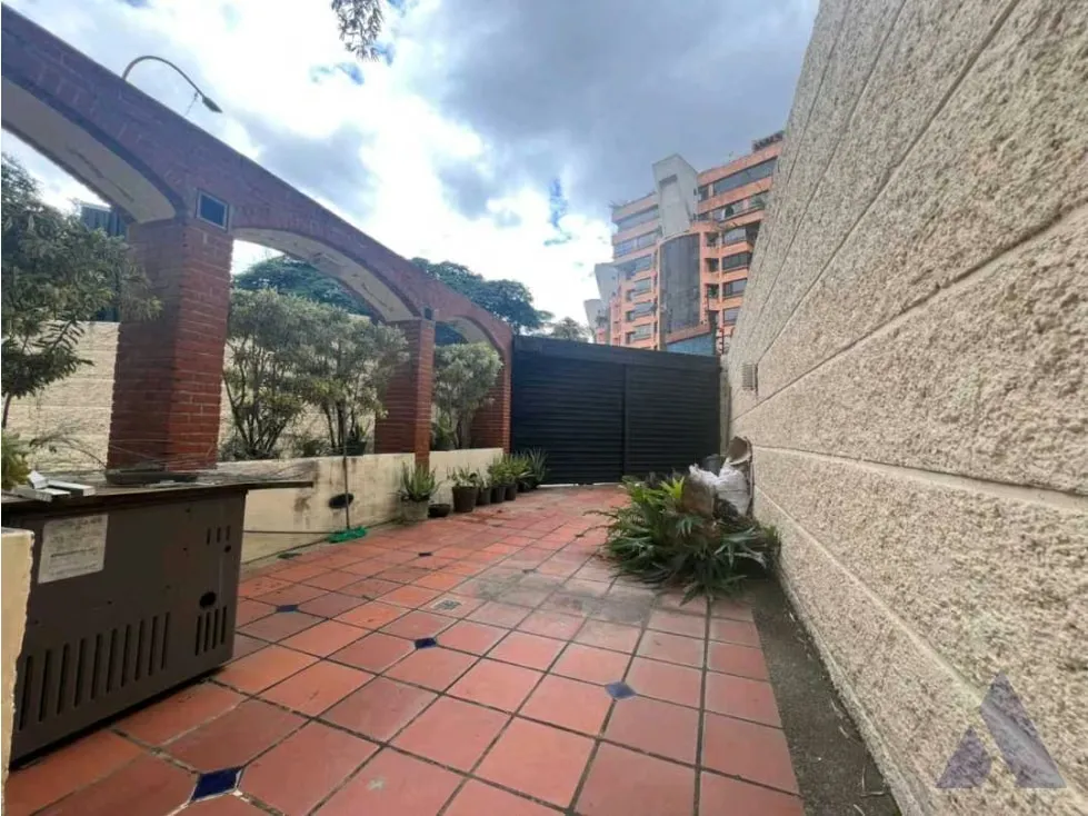 Vendo PB dúplex 600m2 Los Samanes 1504 - 51