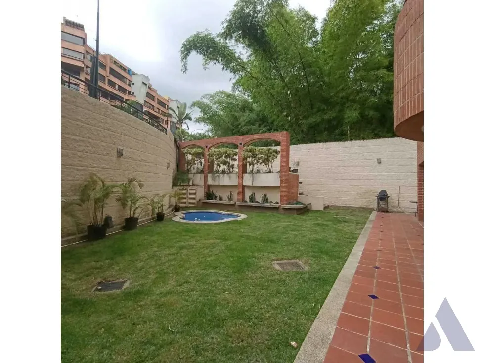 Vendo PB dúplex 600m2 Los Samanes 1504 - 56