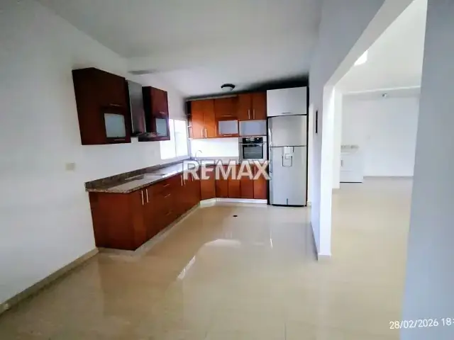 CASA DE ESQUINA EN VENTA LISTA DE HABITAR EN LA URBANIZACION PUERTAS DEL SUR