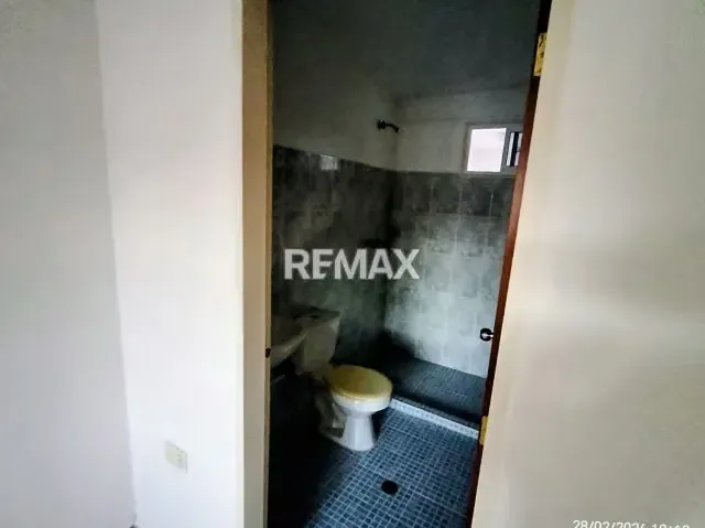 CASA DE ESQUINA EN VENTA LISTA DE HABITAR EN LA URBANIZACION PUERTAS DEL SUR - 9
