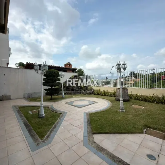 Quinta Urb. El Pedregal I 3 niveles con vista al Valle - 12