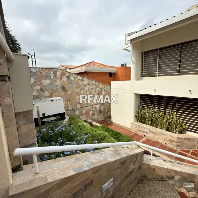 Quinta Urb. El Pedregal I 3 niveles con vista al Valle - 9