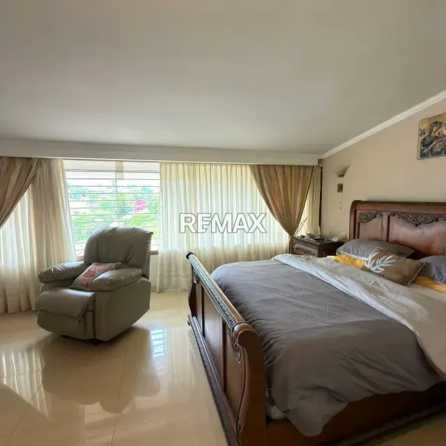 Quinta Urb. El Pedregal I 3 niveles con vista al Valle - 10