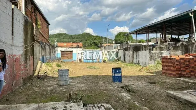 EN VENTA EXCELENTE TERRENO UBICADO EN LA COOPERATIVA. - 3