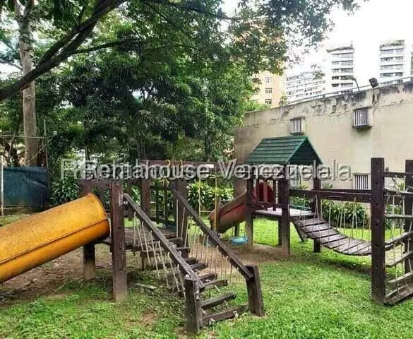 Apartamento (Penthouse) en Venta en Las Esmeraldas, Distrito Metropolitano - 52