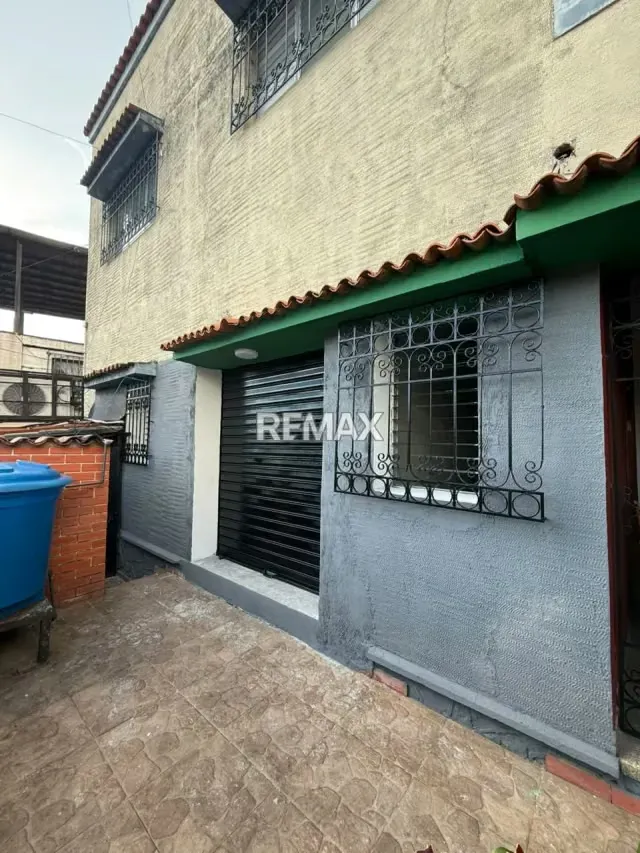 Local Comercial en Alquiler en Barrio Obrero pasaje Pirineos con carrera 24 Diagonal a Panadería Casa Vieja - 6
