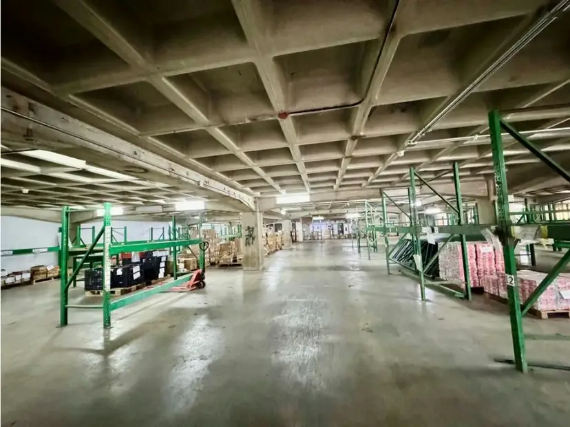 Se vende y/o alquila edificio.industrial 7.494m2 Los Teques