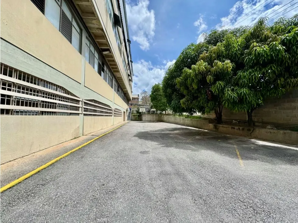 Se vende y/o alquila edificio.industrial 7.494m2 Los Teques - 4