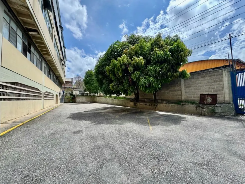 Se vende y/o alquila edificio.industrial 7.494m2 Los Teques - 5
