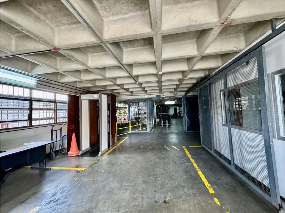 Se vende y/o alquila edificio.industrial 7.494m2 Los Teques - 6