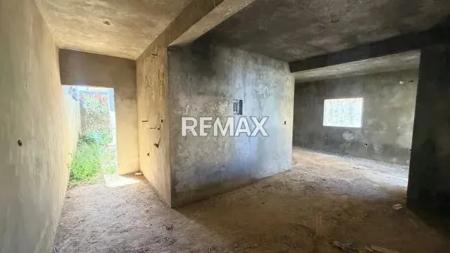 Casa en obra gris, conjunto cerrado - 2