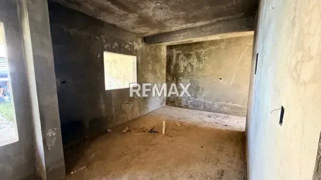 Casa en obra gris, conjunto cerrado - 3