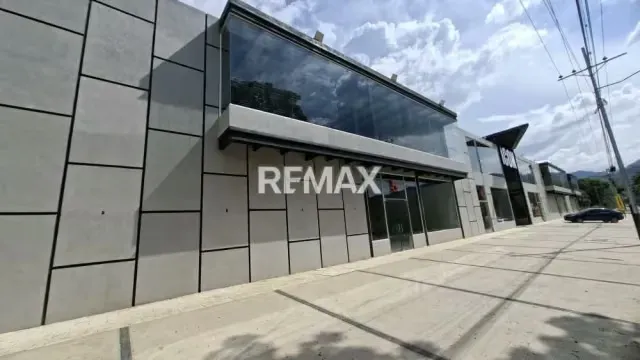Locales Comerciales exclusivos con dimension de 300 m²y , ubicados en San Diego. 950$ el M2. - 2