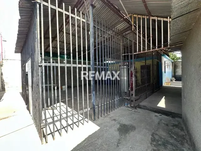GALPÓN CON TERRENO EN ALQUILER AV INTERCOMUNAL CABIMAS - 4