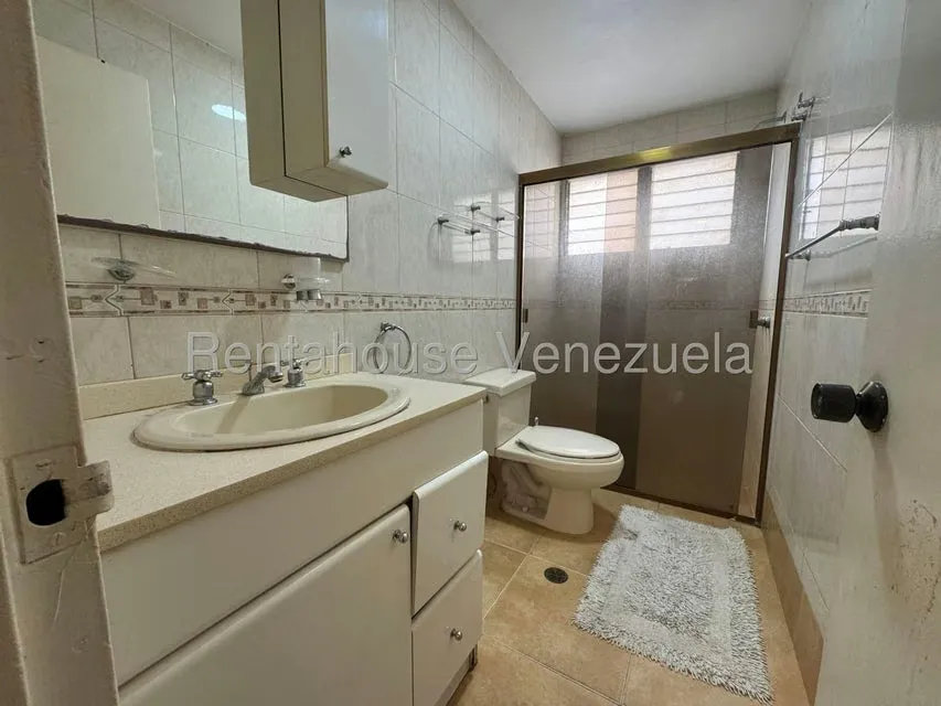 Apartamento (1 Nivel) en Alquiler en Santa Paula, Distrito Metropolitano - 17